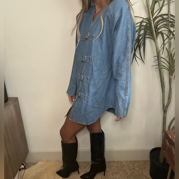Western denim dress tortoise buckle detail with shoulder pads Large - Picture 6 of 10